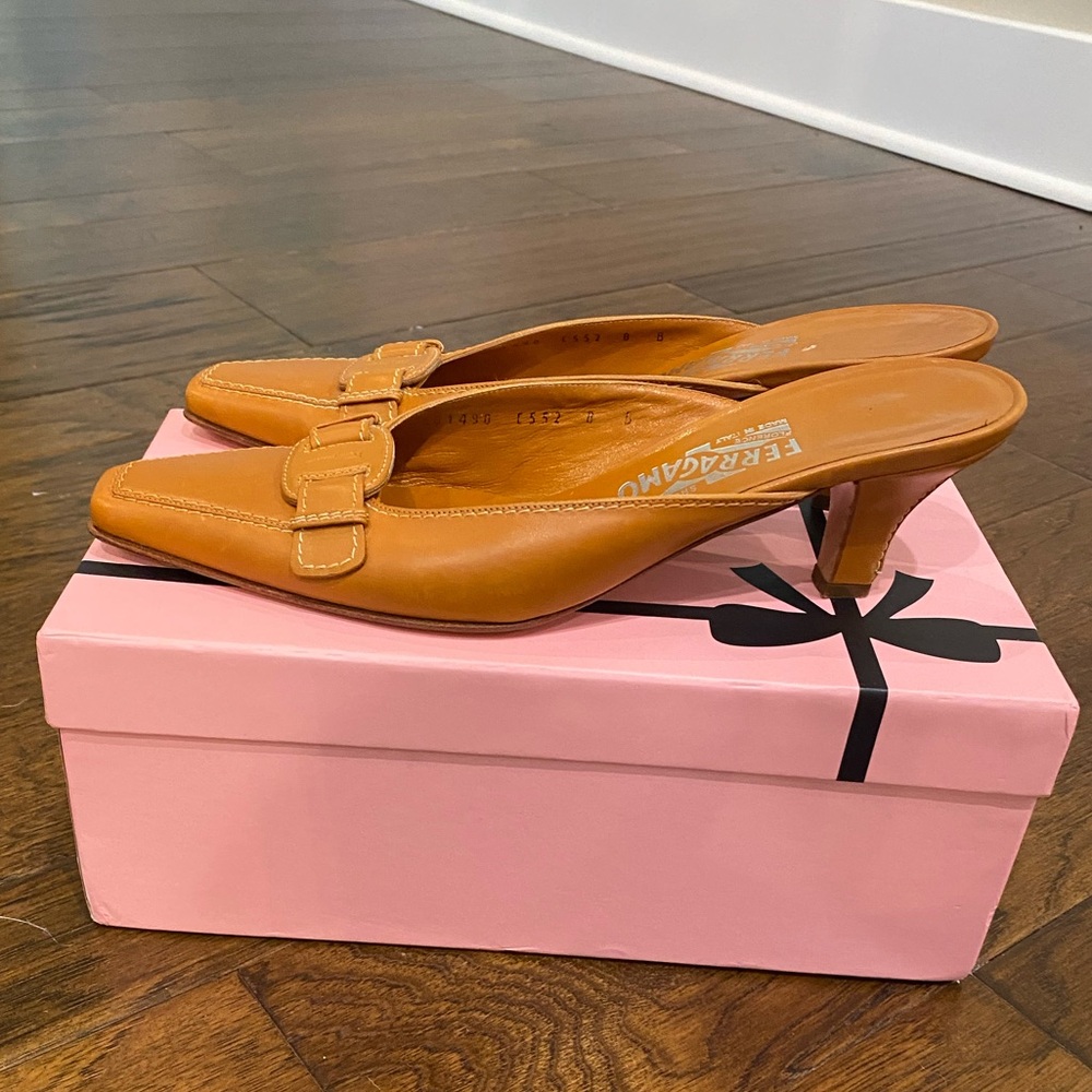 LIKE NEW Salvatore Ferragamo Cognac Mules size 8 - Picture 10 of 11